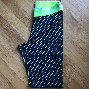 Highlighter NikePro leggings